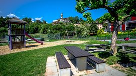 Scorcio della Chiesa Parrocchiale di San Siro dal parco giochi di via Fomelle - @ Alessandro Rabaglio