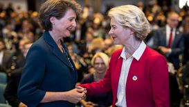 La Consigliera federale Simonetta Sommaruga e la Presidente della Commissione Europea Ursula Von der Leyen (KEYSTONE/EDA/Alessandro della Valle)