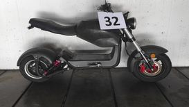 32 Scooter nero