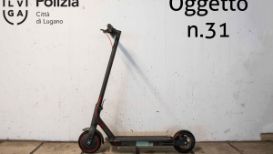 31 Mono Mi Electric Scooter nero