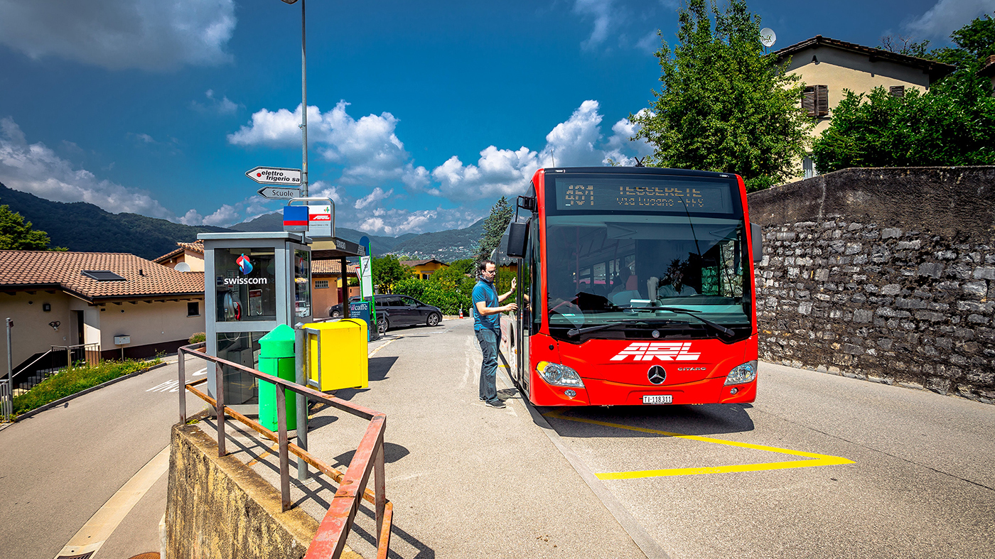 Fermata bus a Soragno - @ Alessandro Rabaglio